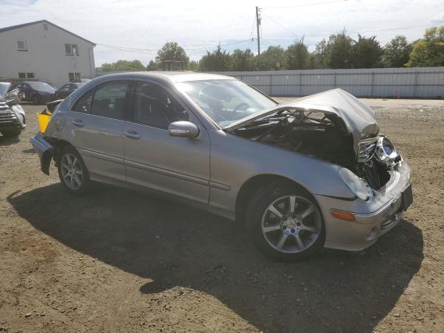 WDBRF87H67F863116 - 2007 MERCEDES-BENZ C 350 4MATIC SILVER photo 4