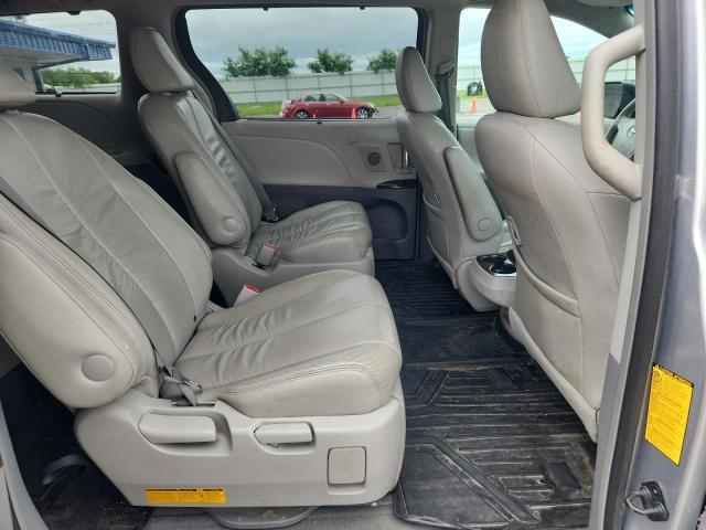5TDDK3DC6BS017418 - 2011 TOYOTA SIENNA XLE SILVER photo 11