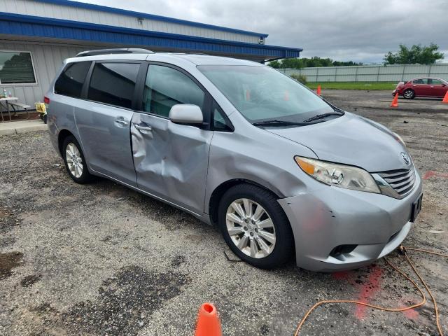 5TDDK3DC6BS017418 - 2011 TOYOTA SIENNA XLE SILVER photo 4