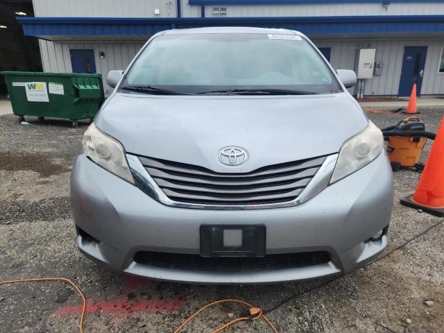 5TDDK3DC6BS017418 - 2011 TOYOTA SIENNA XLE SILVER photo 5