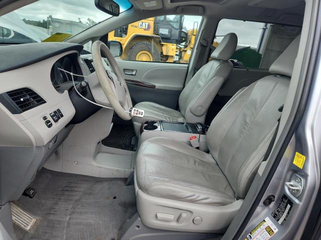 5TDDK3DC6BS017418 - 2011 TOYOTA SIENNA XLE SILVER photo 7