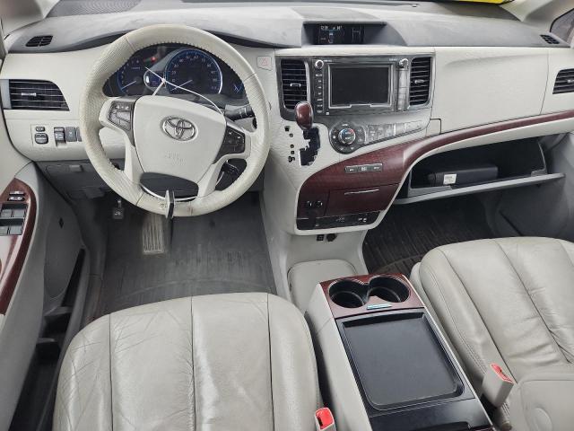 5TDDK3DC6BS017418 - 2011 TOYOTA SIENNA XLE SILVER photo 8