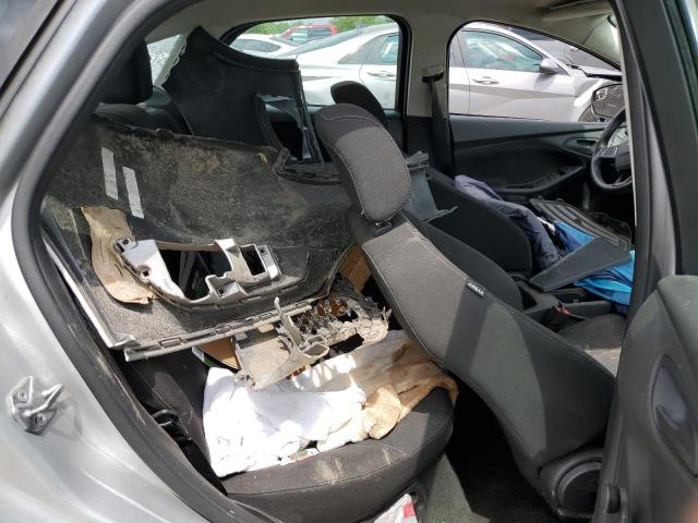 1FADP3E24JL249075 - 2018 FORD FOCUS S ვერცხლისფერი ფოტო 10