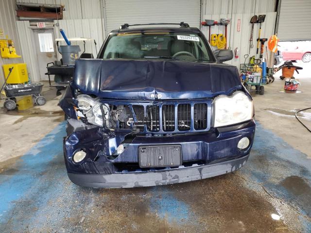 1J4GS48K15C505051 - 2005 JEEP GRAND CHER LAREDO أزرق صورة 5