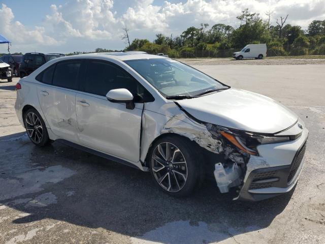 JTDM4RCE9LJ043574 - 2020 TOYOTA COROLLA SE WHITE photo 4