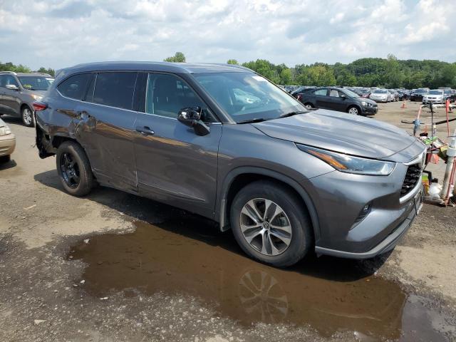 5TDGZRBHXMS548411 - 2021 TOYOTA HIGHLANDER XLE GRAY photo 4