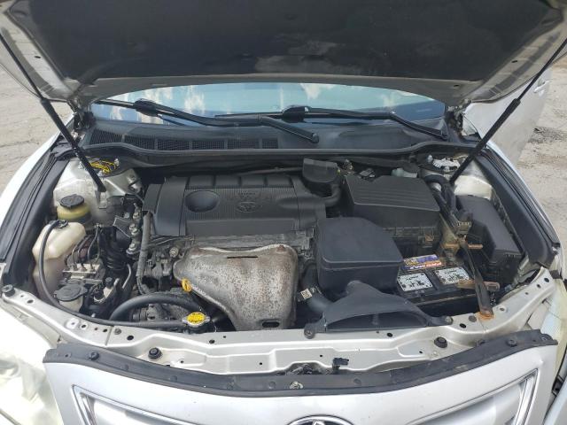 4T1BF3EKXBU677311 - 2011 TOYOTA CAMRY BASE SILVER photo 11