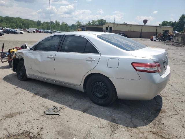 4T1BF3EKXBU677311 - 2011 TOYOTA CAMRY BASE SILVER photo 2