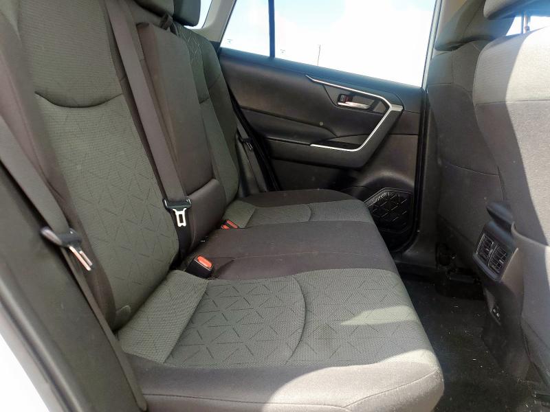 4T3RWRFV2RU120162 - 2024 TOYOTA RAV4 XLE თეთრი ფოტო 11