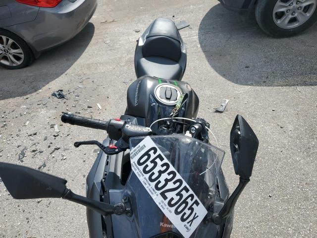 ML5EXER11RDAD5655 - 2024 KAWASAKI EX650 R Czarny zdjęcie 5