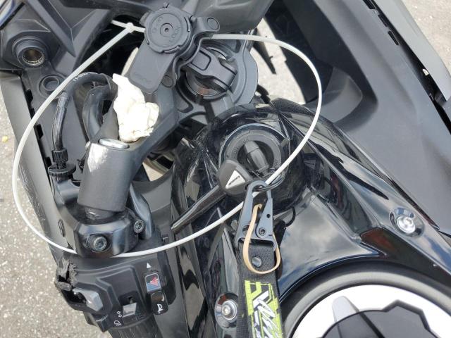 ML5EXER11RDAD5655 - 2024 KAWASAKI EX650 R Czarny zdjęcie 8