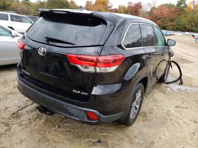 5TDJZRFH0HS439848 - 2017 TOYOTA HIGHLANDER SE BLACK photo 4