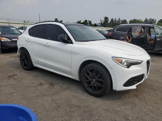 ZASPAKBN7M7D05886 - 2021 ALFA ROMEO STELVIO TI თეთრი ფოტო 4
