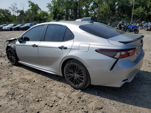 4T1T11AK4NU045793 - 2022 TOYOTA CAMRY SE ვერცხლისფერი ფოტო 2