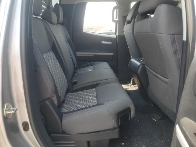 5TFRM5F12KX137007 - 2019 TOYOTA TUNDRA DOUBLE CAB SR/SR5 SILVER photo 10
