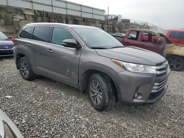 5TDJZRFH2JS869807 - 2018 TOYOTA HIGHLANDER SE Gri fotoğraf 4