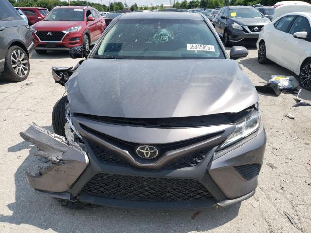 4T1B11HK9JU515294 - 2018 TOYOTA CAMRY L GRAY photo 5