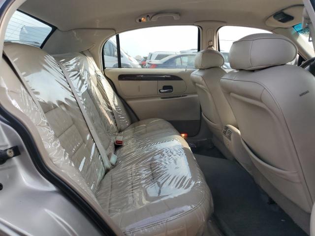 1LNHM81W2XY658788 - 1999 LINCOLN TOWN CAR EXECUTIVE CREAM photo 10