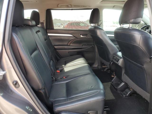 5TDJZRFH6HS470358 - 2017 TOYOTA HIGHLANDER SE GRAY photo 11