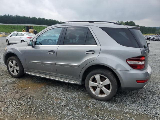 4JGBB8GB1AA536505 - 2010 MERCEDES-BENZ ML 350 4MATIC GRAY photo 2