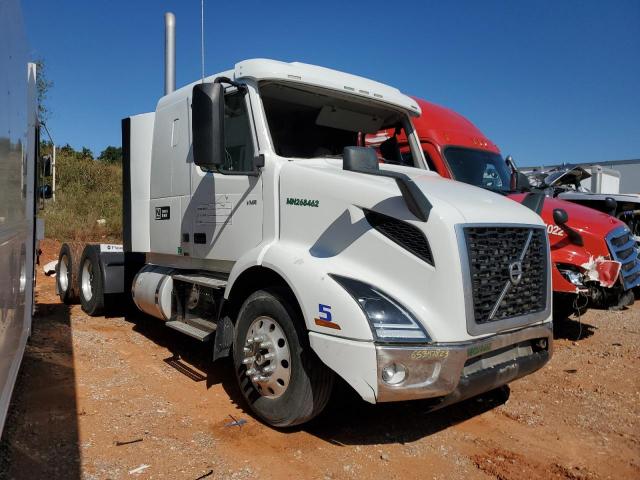 4V4WC9DH1MN268462 - 2021 VOLVO VNR WHITE photo 1