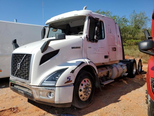 4V4WC9DH1MN268462 - 2021 VOLVO VNR WHITE photo 2