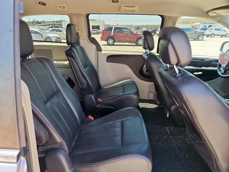 2C4RC1BG5GR280867 - 2016 CHRYSLER TOWN & COU TOURING SILVER photo 11