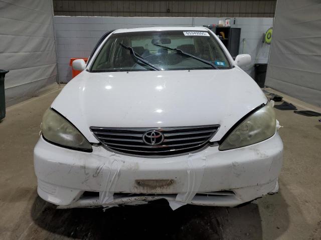 4T1BE32K45U005675 - 2005 TOYOTA CAMRY LE WHITE photo 5