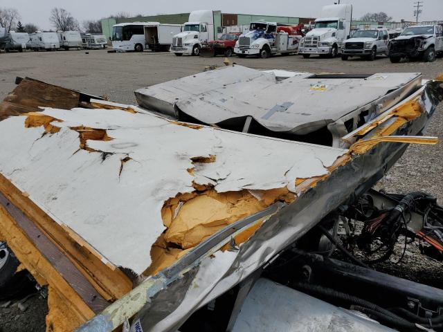 1UYVS25387U164504 - 2007 UTILITY UTILITY WHITE photo 10