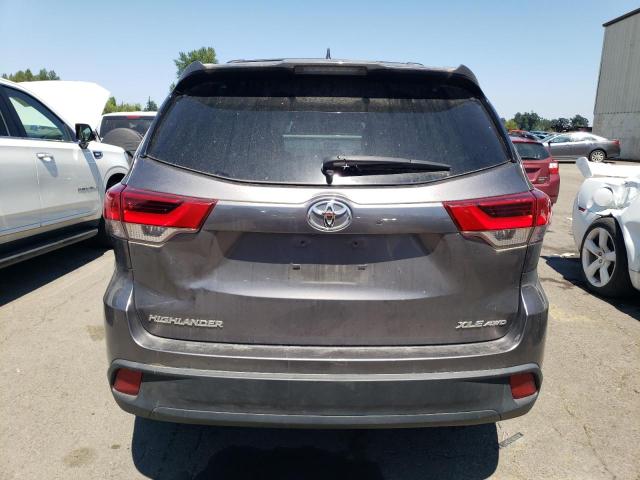 5TDJZRFH3KS585040 - 2019 TOYOTA HIGHLANDER SE Gris photo 6