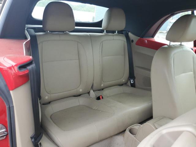 3VW5P7AT5DM803860 - 2013 VOLKSWAGEN BEETLE RED photo 10