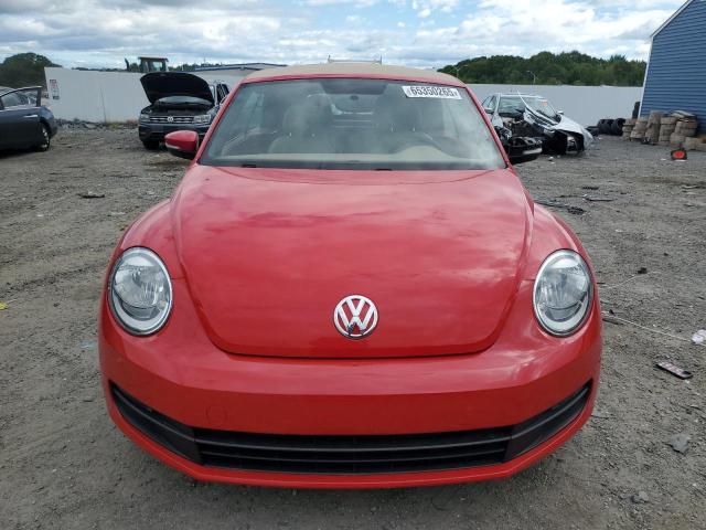 3VW5P7AT5DM803860 - 2013 VOLKSWAGEN BEETLE RED photo 5