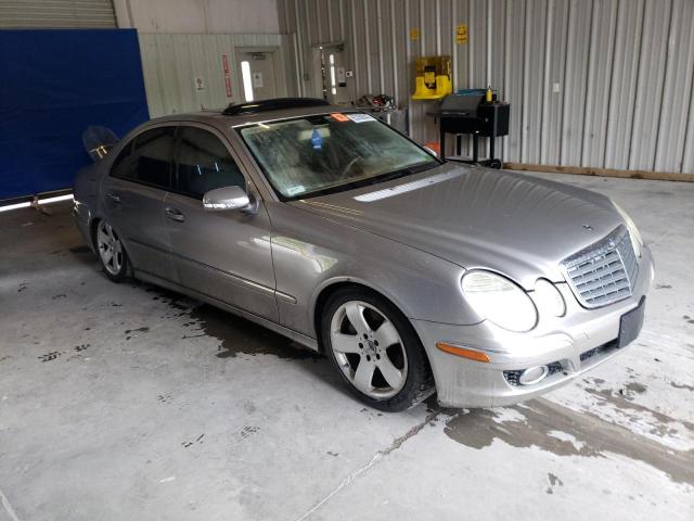 WDBUF72X37B014085 - 2007 MERCEDES-BENZ E 550 GRAY photo 4