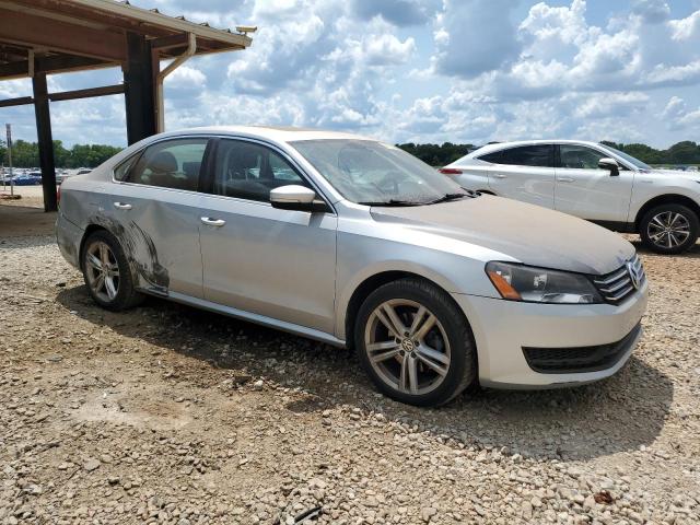 1VWBT7A35EC047223 - 2014 VOLKSWAGEN PASSAT SE SILVER photo 4
