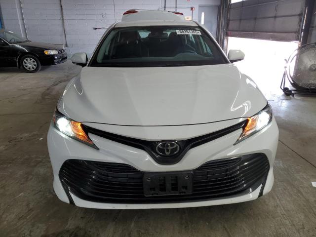 4T1B11HK0KU717524 - 2019 TOYOTA CAMRY L თეთრი ფოტო 5