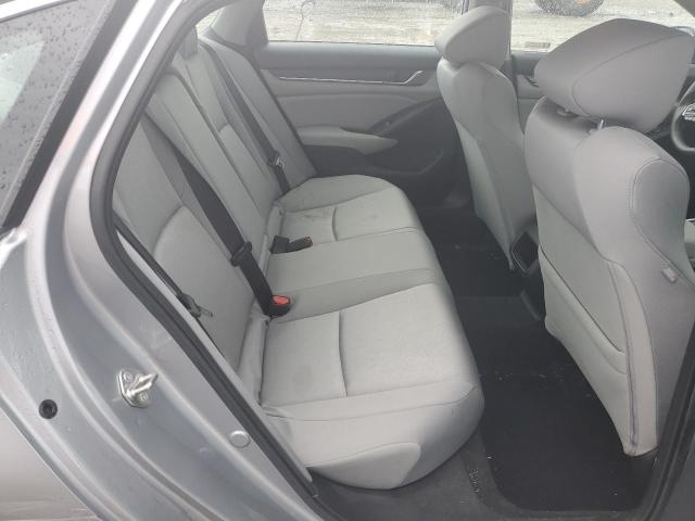 1HGCV1F15JA069302 - 2018 HONDA ACCORD LX Gümüş fotoğraf 10