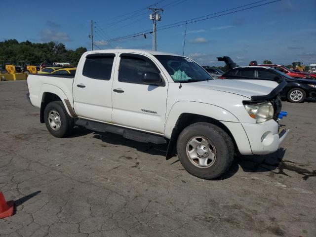 5TFJU4GN5BX011569 - 2011 TOYOTA TACOMA DOUBLE CAB PRERUNNER WHITE photo 4