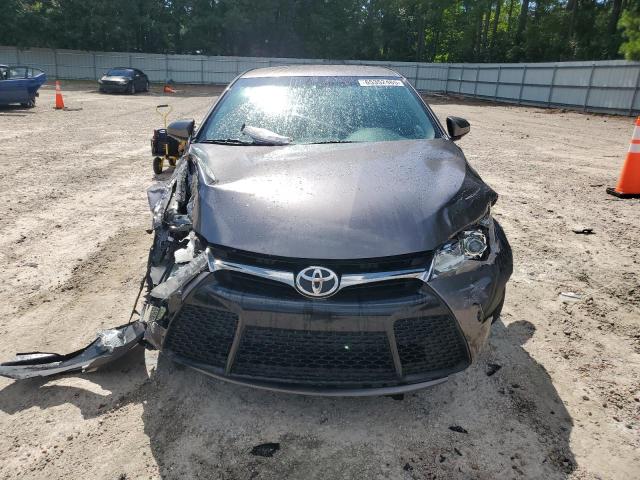 4T1BF1FK6HU654832 - 2017 TOYOTA CAMRY LE გრაფიტი ფოტო 5