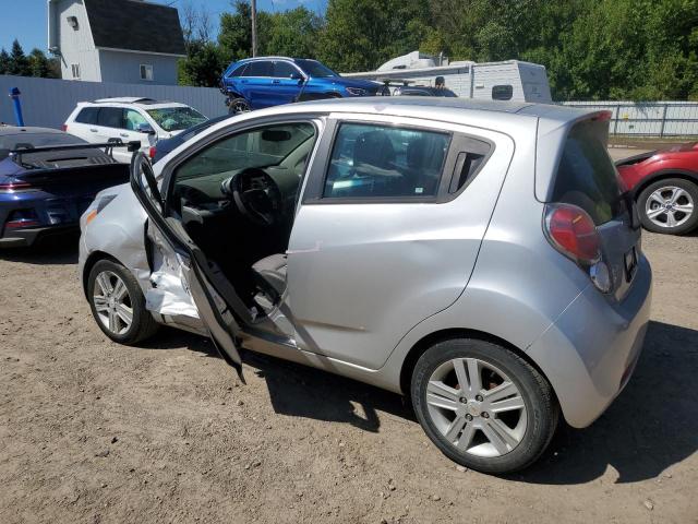 KL8CD6S90FC805898 - 2015 CHEVROLET SPARK 1LT SILVER photo 2