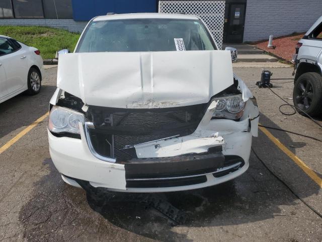 2C4RC1CG2DR509273 - 2013 CHRYSLER TOWN & COU TOURING L WHITE photo 5