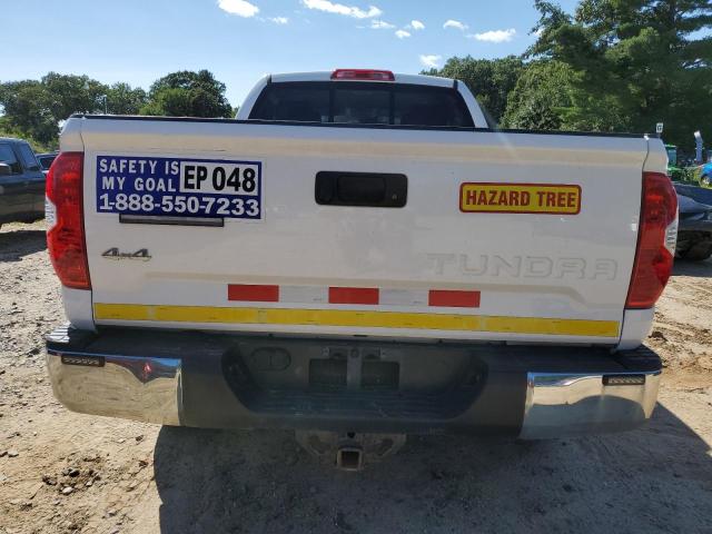 5TFUM5F12KX081001 - 2019 TOYOTA TUNDRA DOUBLE CAB SR/SR5 WHITE photo 6