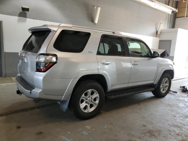 JTEBU5JR5G5326103 - 2016 TOYOTA 4RUNNER SR5/SR5 PREMIUM 银色 照片 3