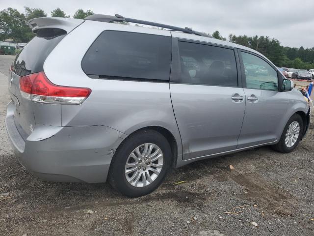 5TDYK3DC0BS009445 - 2011 TOYOTA SIENNA XLE SILVER photo 3