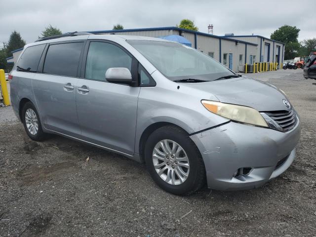 5TDYK3DC0BS009445 - 2011 TOYOTA SIENNA XLE SILVER photo 4