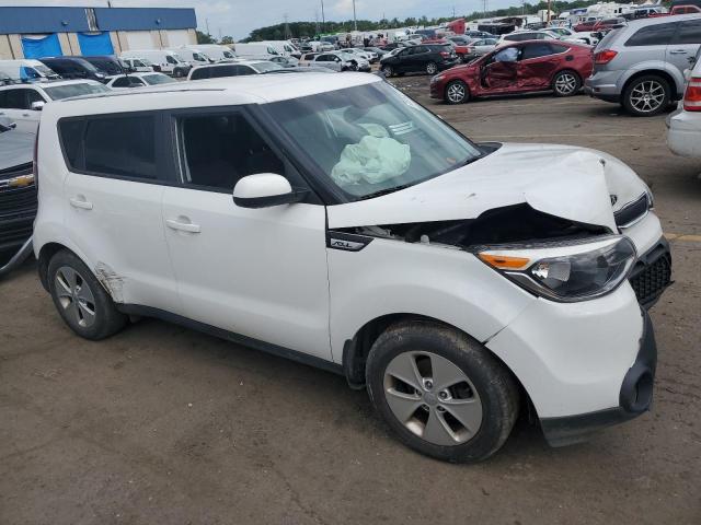 KNDJN2A21G7335576 - 2016 KIA SOUL WHITE photo 4