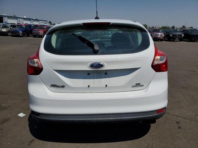 1FADP3K25EL259902 - 2014 FORD FOCUS SE WHITE photo 6