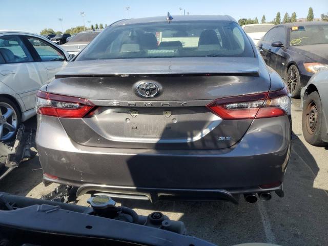 4T1G11AK1PU750765 - 2023 TOYOTA CAMRY SE NIGHT SHADE CHARCOAL photo 6