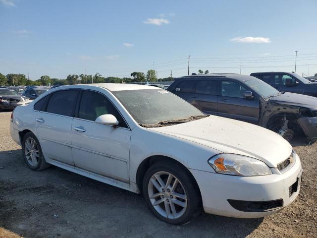 2G1WC5E3XG1121465 - 2016 CHEVROLET IMPALA LIM LTZ WHITE photo 4