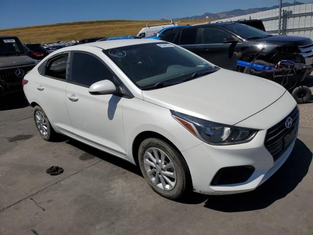 3KPC24A37JE010640 - 2018 HYUNDAI ACCENT SE WHITE photo 4