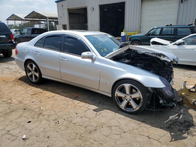 WDBUF87XX9B401718 - 2009 MERCEDES-BENZ E350 350 4MATIC SILVER photo 4